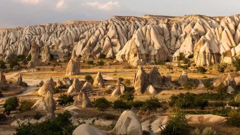 世界地理奇闻轶事：探索地球上的神秘现象与自然奇观