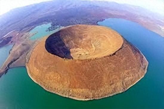 世界地理奇闻轶事：探索地球上的神秘现象与自然奇观