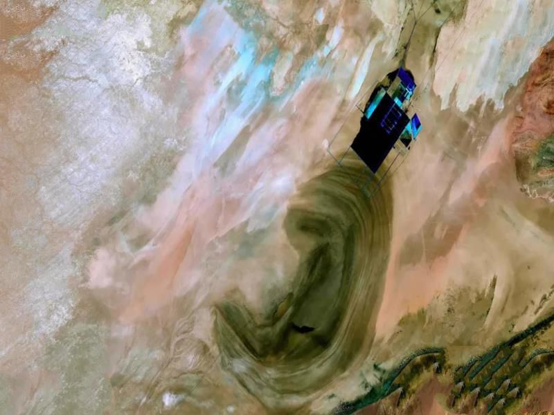 各国卫星观察到中国新疆死亡之海里的宝盆越来越大
